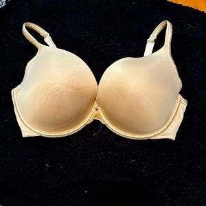 Lane Bryant smooth Boost Plunge Bra 38DDD, lined underwire.